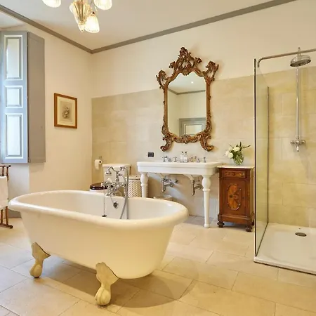 Sleeps 11 With Pool Air Con And Wifi