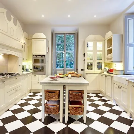 Sleeps 11 With Pool Air Con And Wifi Laglio